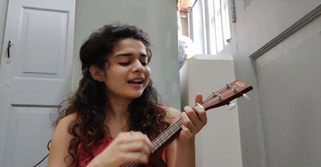 इस एक्ट्रेस ने इरफान खान को गाना गाकर दी अंतिम विदाई, देखे! Video