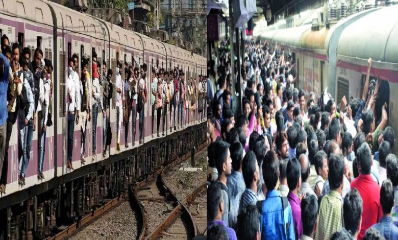 Thane Train Accident local train, 5 people died after falling