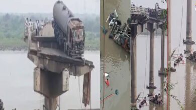 Gambhira Bridge collapsed in Vadodara, Gujarat, several vehicles fell into the river; two people died