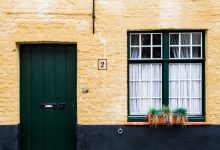 actress-revealing-dress-street-controversy