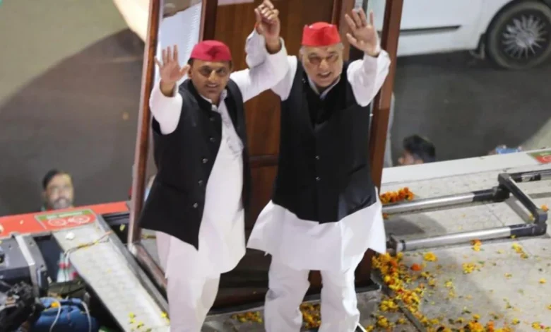 akhilesh-yadav-supports-mamata-banerjee