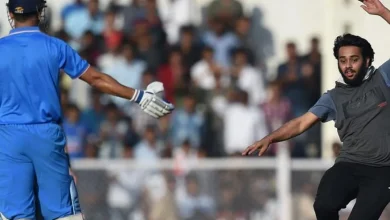 dhoni-fan-of-14-crore-player