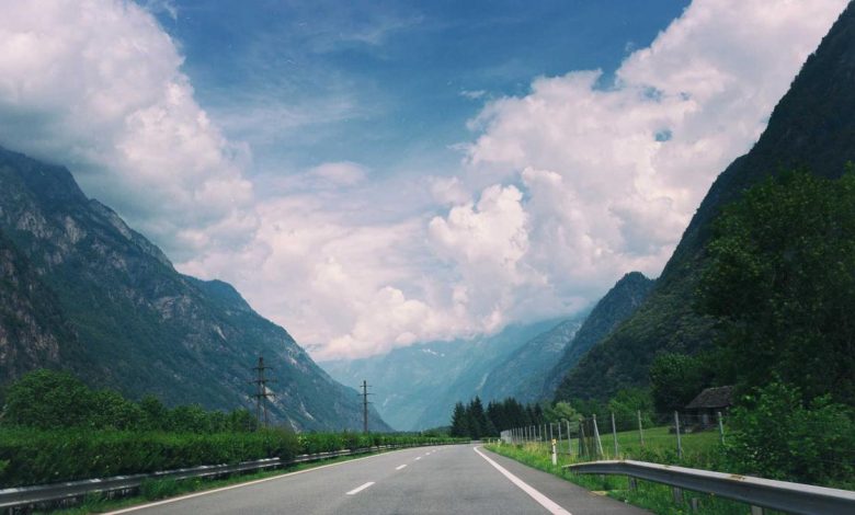 hardik-pandya-mahieka-kiss-video