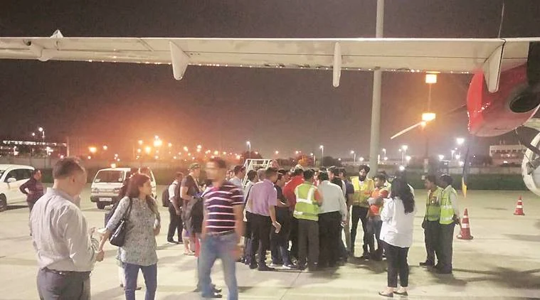 indigo-flight-emergency-landing-delhi-4706