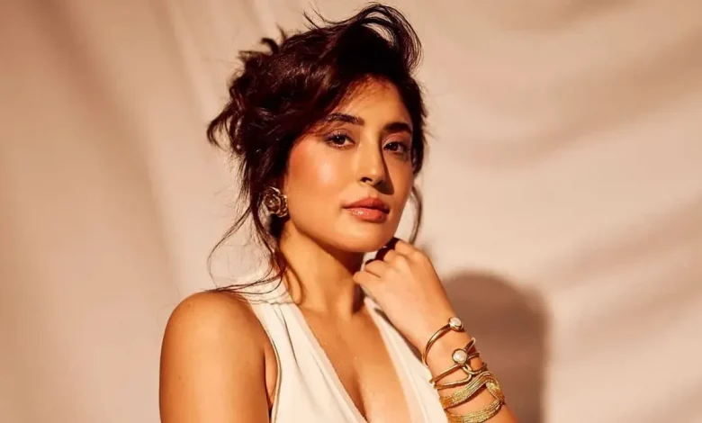 kritika-kamra-event-trolling