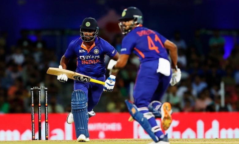 malayalam-song-in-west-indies-stadium