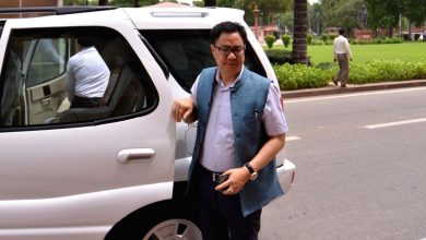 opposition-mps-bring-food-items-to-parliament