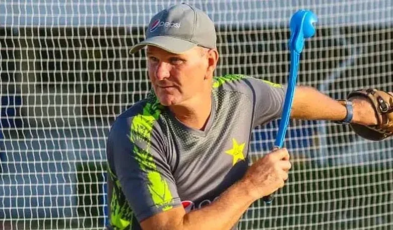 pakistan-cricket-coach-hesson-issues