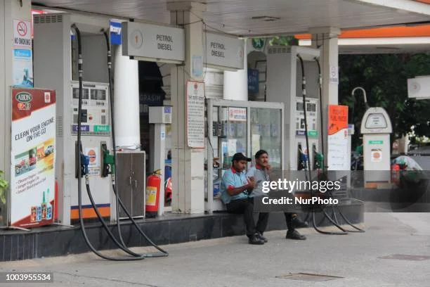petrol-pump-queues-in-india