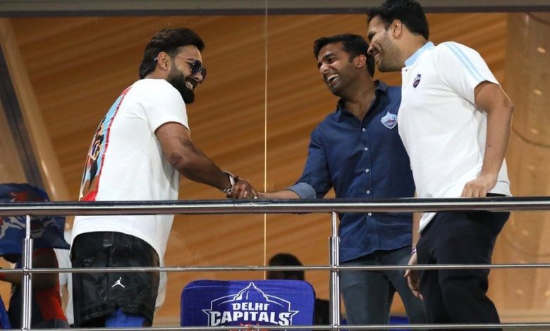 rishabh-pant-gift-to-friend