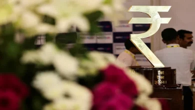 rupee-weak-gdp-slow-inflation-threat