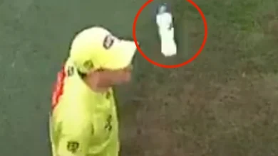 singer-throws-bottle-live-concert