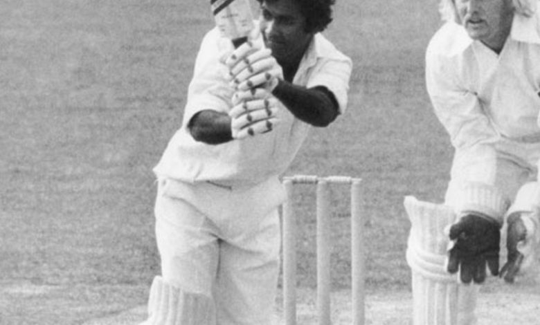 sunil-gavaskar-pakistani-player-buying-controversy