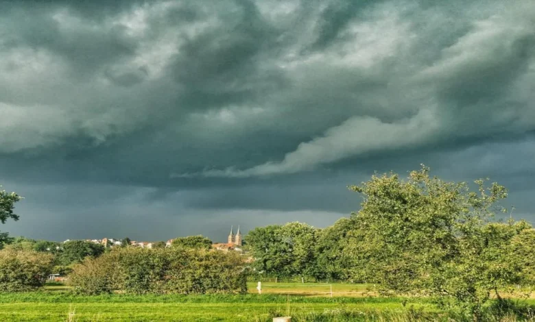 up-weather-live-rain-thunderstorms