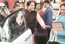 varun-gandhi-meets-pm-modi-family
