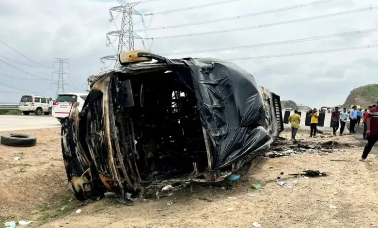 andhra-pradesh-bus-truck-collision