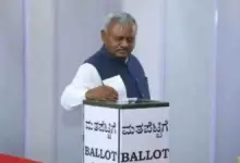 cross-voting-mla-son-breaks-relationship