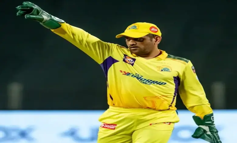 csk-future-youth-batsman-dhoni-reaction