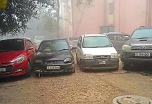 delhi-assembly-gate-breaking-car-arrested-driver