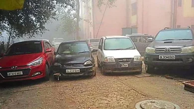 delhi-assembly-gate-breaking-car-arrested-driver