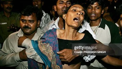 deputy-cm-woman-crying-in-event