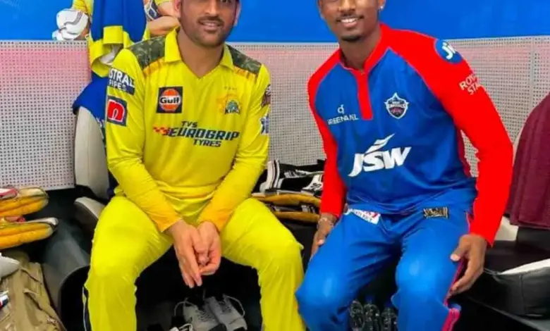 dog-on-pitch-abhishek-porel-video