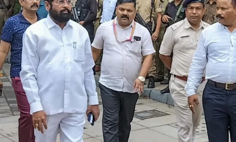 eknath-shinde-dhongi-kharat-phone-calls