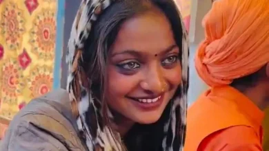 farmaan-monalisa-romantic-public-appearance