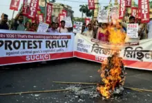 gas-price-hike-noida-workers-protest