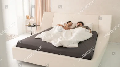 husband-caught-wife-nephew-hotel