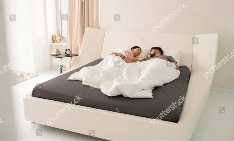 husband-caught-wife-nephew-hotel