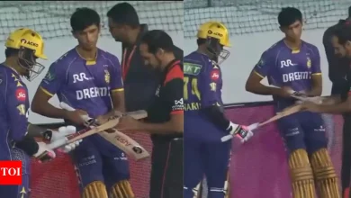 ipl-umpire-blunder-bat-test