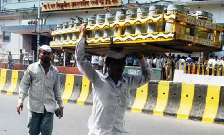 local-train-derailed-dombivli-station