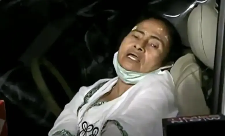 mamta-banerjee-sit-in-protest-bhowanipur