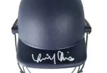 mi-vs-rcb-kohli-gloves-helmet