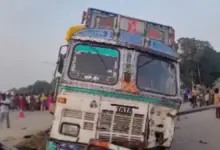 mirzapur-road-accident-truck-bolero-collision