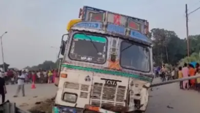 mirzapur-road-accident-truck-bolero-collision