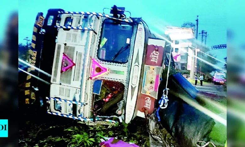nashik-car-accident-midnight