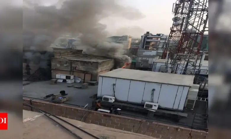 noida-sector-18-salon-fire