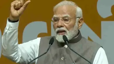 pm-modi-tries-famous-jhalmuri-bengal