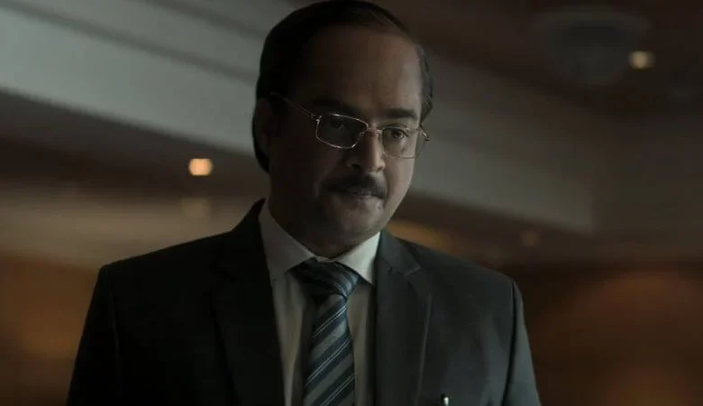 r-madhavan-seen-watching-dhurandhar-2