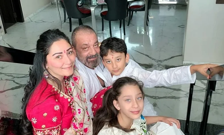 sanjay-dutt-family-bonding-event