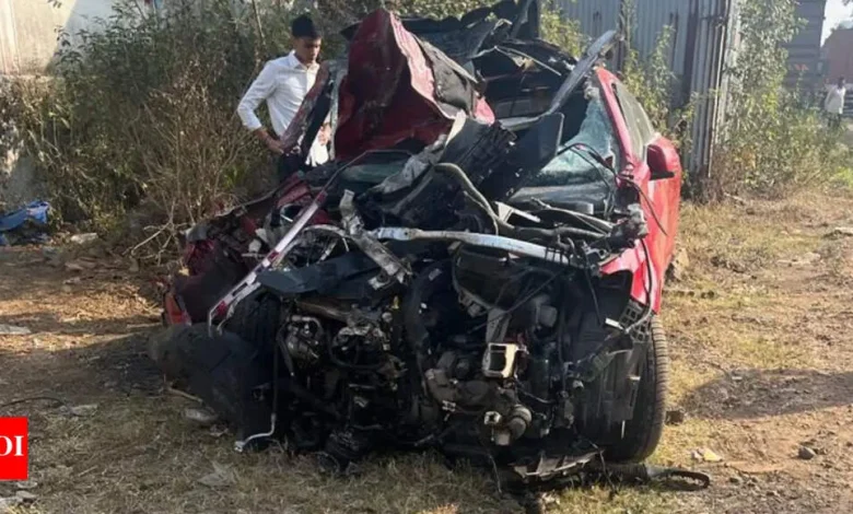 tragic-accident-nashik-car-fell