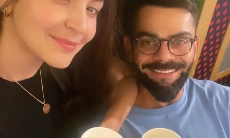virat-kohli-anushka-sharma-flying-kiss