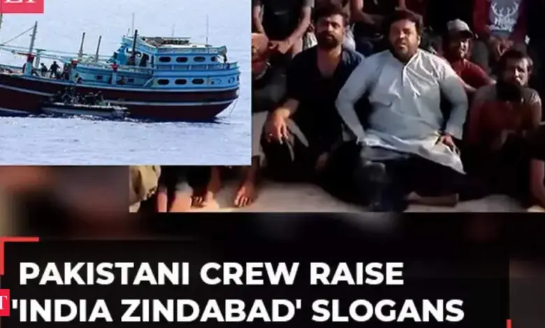 indian-navy-rescues-pakistanis-arab-sea