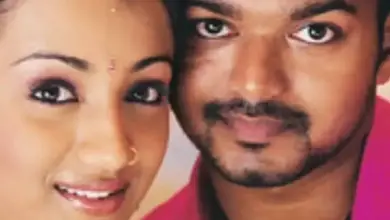 trisha-krishnan-thumbs-up-vijay-house
