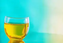 yellow-urine-health-signs